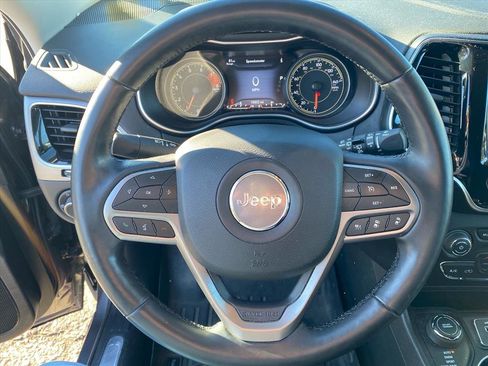 Used 2021 Jeep Cherokee Limited image 10