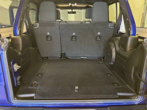Used 2019 Jeep Wrangler Unlimited Sahara AWD/4WD image 24