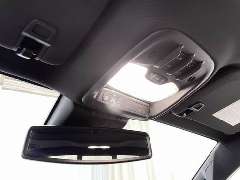 Used 2025 GMC Canyon Denali image 34