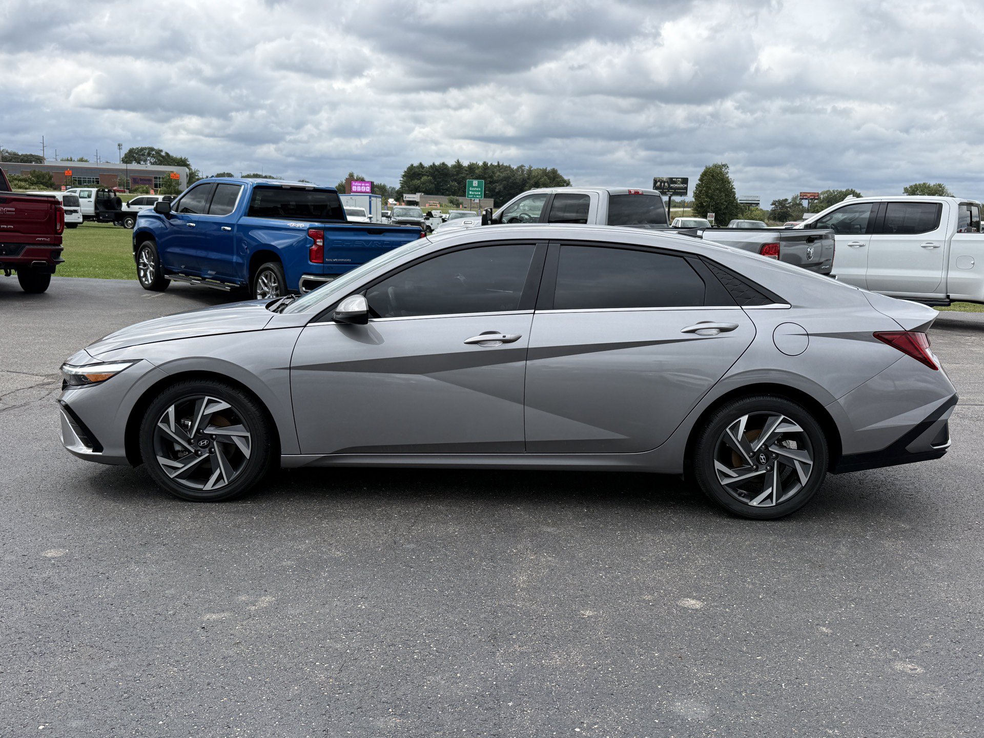 Used 2025 Hyundai Elantra SEL FWD image 5