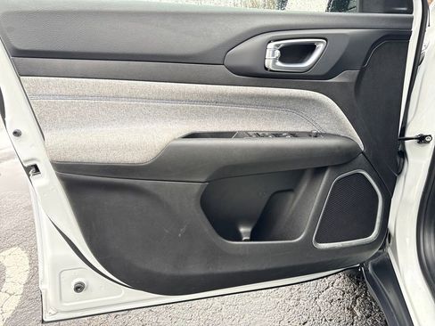 Used 2024 Jeep Compass Latitude image 13