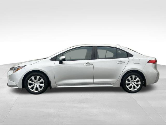 Used 2024 Toyota Corolla LE FWD image 2
