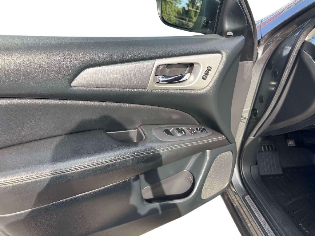 Used 2020 Nissan Pathfinder SL w/ Cargo Package AWD/4WD image 15