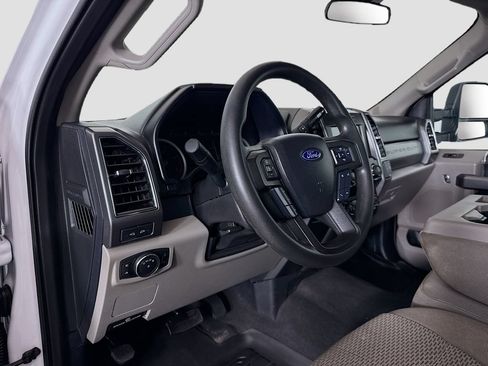 Used 2021 Ford F250 XLT w/ XLT Value Package AWD/4WD image 9