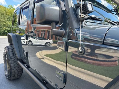 Used 2018 Jeep Wrangler Unlimited Sahara AWD/4WD image 17