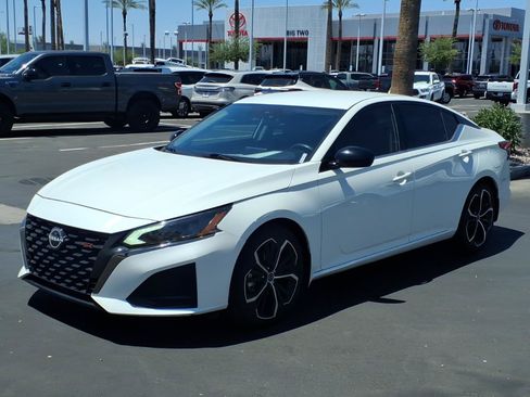 Used 2024 Nissan Altima 2.5 SR FWD image 8