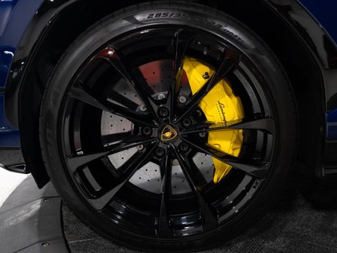 Used 2023 Lamborghini Urus S AWD/4WD image 25