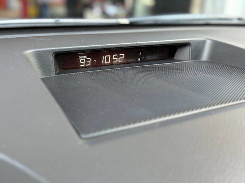 Used 2010 Toyota Tundra Limited image 27