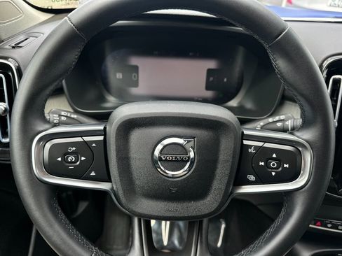 Certified 2025 Volvo XC40 B5 Plus AWD/4WD image 23