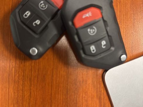 Used 2025 Jeep Wrangler Willys AWD/4WD image 24