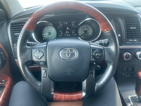 Used 2018 Toyota Sequoia Platinum AWD/4WD image 15