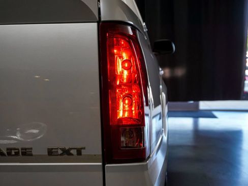 Used 2004 Cadillac Escalade EXT AWD/4WD image 82