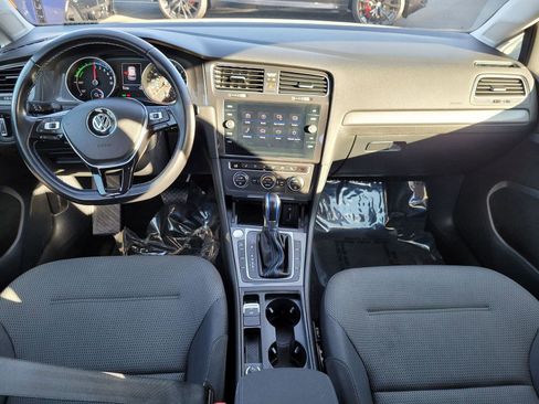 Used 2018 Volkswagen e-Golf SE image 12