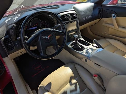 Used 2005 Chevrolet Corvette Coupe w/ Preferred Equipment Group RWD image 16