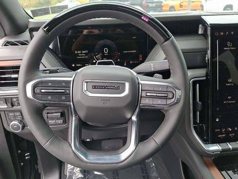 New 2025 GMC Yukon XL Denali w/ Denali Reserve Package image 10