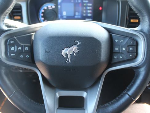 Used 2023 Ford Bronco Badlands w/ Sasquatch Package AWD/4WD image 28