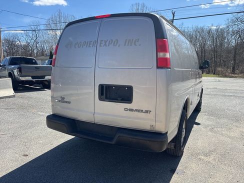 Used 2006 Chevrolet Express 2500 image 13