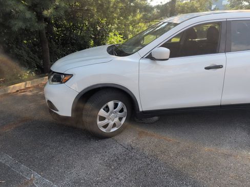 Used 2016 Nissan Rogue S FWD image 9
