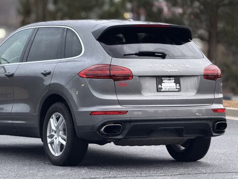 Used 2018 Porsche Cayenne Platinum Edition image 18