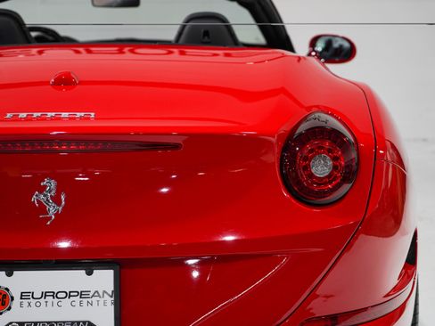 Used 2017 Ferrari California T RWD image 35