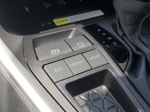 Used 2024 Toyota RAV4 XLE w/ Convenience Package FWD image 32