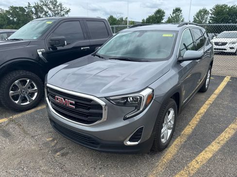 Used 2019 GMC Terrain SLE w/ Driver Convenience Package FWD image 2