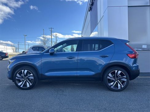 Certified 2024 Volvo XC40 B5 Plus w/ Protection Package Premier image 5