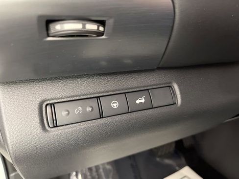 Used 2023 Nissan Pathfinder SL w/ SL Premium Package FWD image 31