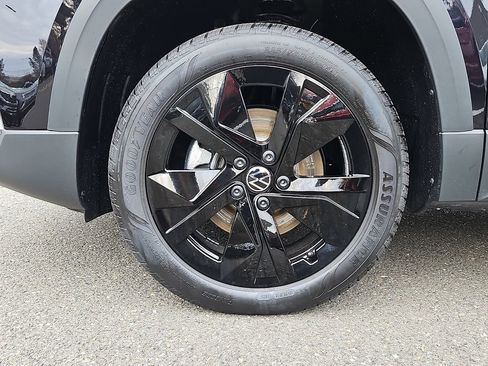 New 2026 Volkswagen Taos SE FWD image 7