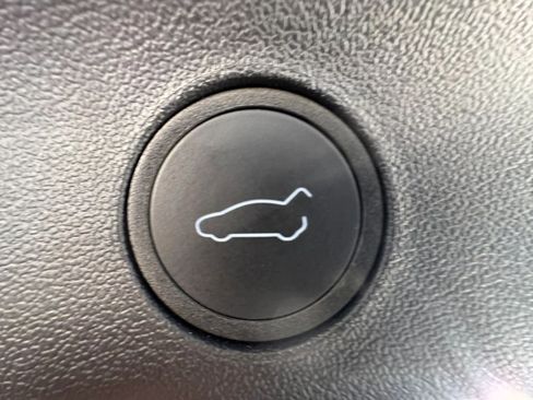 Used 2024 Tesla Model Y Long Range RWD image 19
