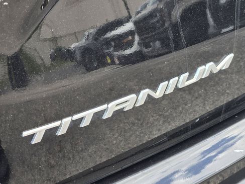 Used 2023 Ford Edge Titanium w/ Class II Trailer Tow Package AWD/4WD image 9
