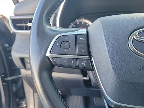 Used 2021 Toyota Highlander XLE image 17