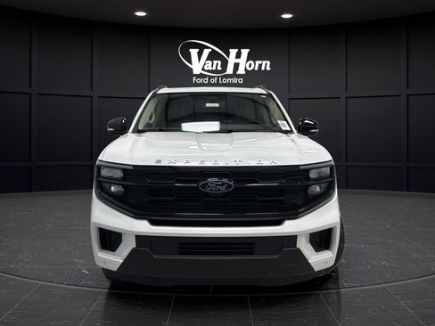 Used 2025 Ford Expedition Max Active AWD/4WD image 2