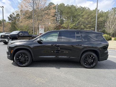 Used 2026 Chevrolet Traverse LT w/ Midnight/Sport Edition image 8