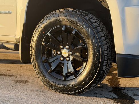 Used 2017 Chevrolet Colorado LT w/ LT Convenience Package image 19