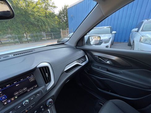 Used 2024 GMC Terrain SLE image 34