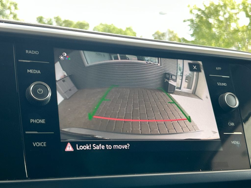 Certified 2023 Volkswagen Taos SE FWD image 23