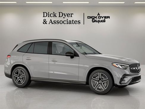 Used 2025 Mercedes-Benz GLC 300 GLC 300 image 2