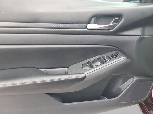 Used 2024 Nissan Altima 2.5 SV FWD image 19