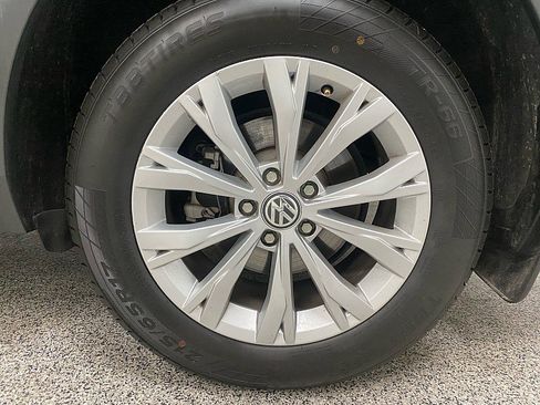 Used 2020 Volkswagen Tiguan S image 20