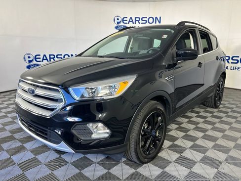 Used 2018 Ford Escape SE w/ SE Sync 3 Package AWD/4WD image 1