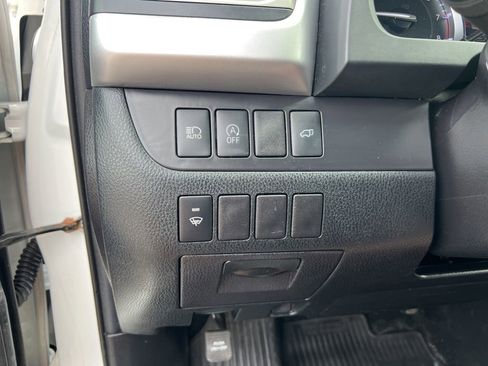 Used 2019 Toyota Highlander XLE AWD/4WD image 16