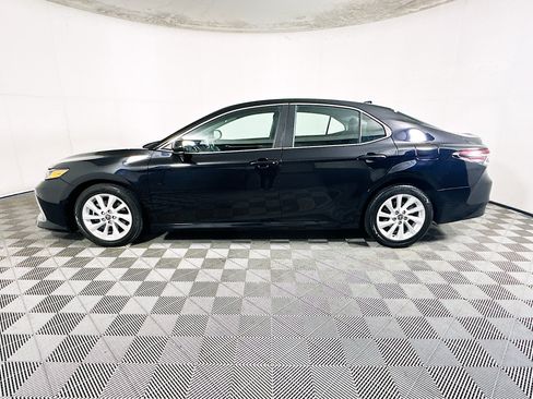 Used 2022 Toyota Camry LE FWD image 6