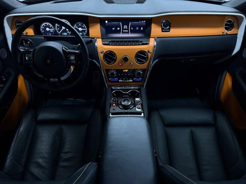 Used 2022 Rolls-Royce Cullinan image 2