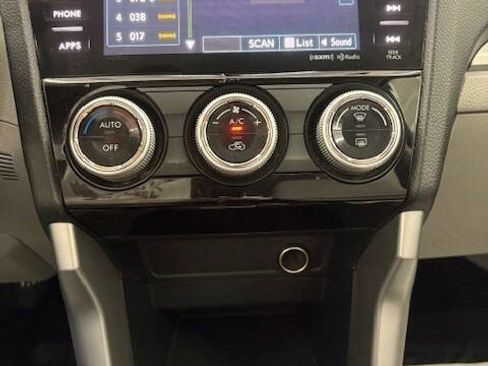 Used 2017 Subaru Forester 2.5i Premium image 23