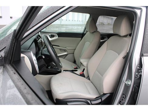 Used 2022 Kia Soul LX image 8