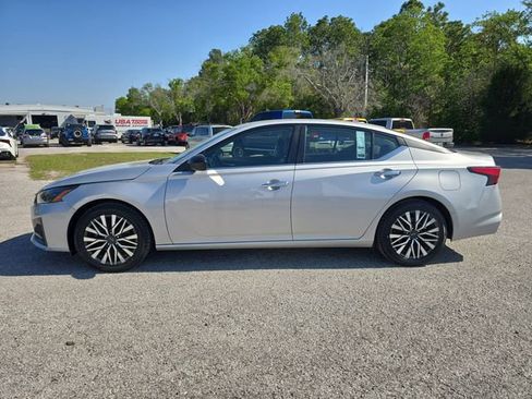 Used 2024 Nissan Altima 2.5 SV FWD image 6