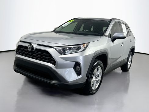 Used 2021 Toyota RAV4 XLE w/ Convenience Package FWD image 10