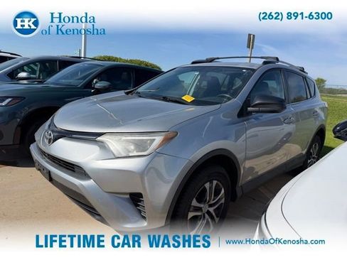 Used 2016 Toyota RAV4 LE FWD image 1