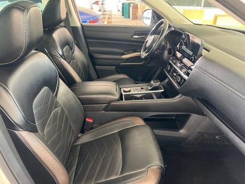 Certified 2024 Nissan Pathfinder Platinum AWD/4WD image 23